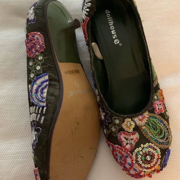 Beaded shoes - Picture 2 of 3